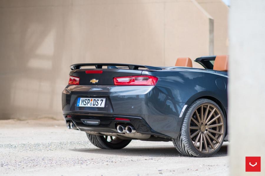 Детали экстерьера Chevrolet Camaro Convertible on Vossen Wheels (VFS2) 2017 года  (фото 9 из 22)